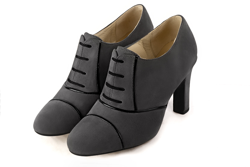 Dark grey and gloss black women's essential lace-up shoes. Round toe. High kitten heels - Florence KOOIJMAN